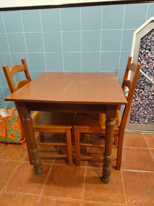 Mesas e cadeiras