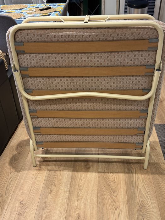 Cama divã solteiro