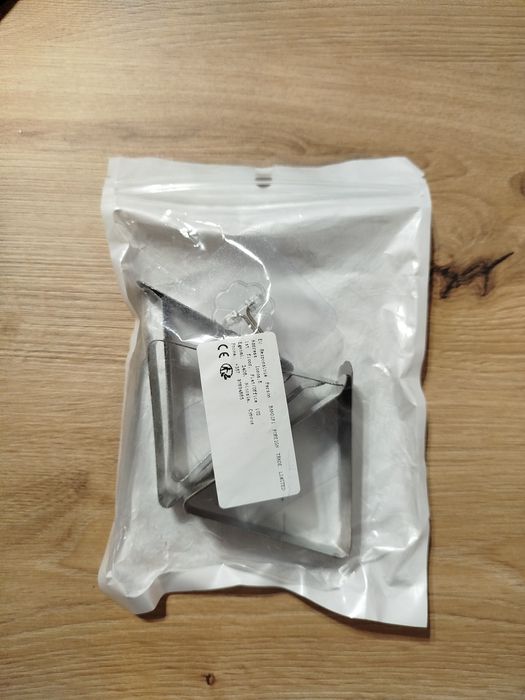 Przezroczyste haczyki samoprzylepne z metalową obręczą