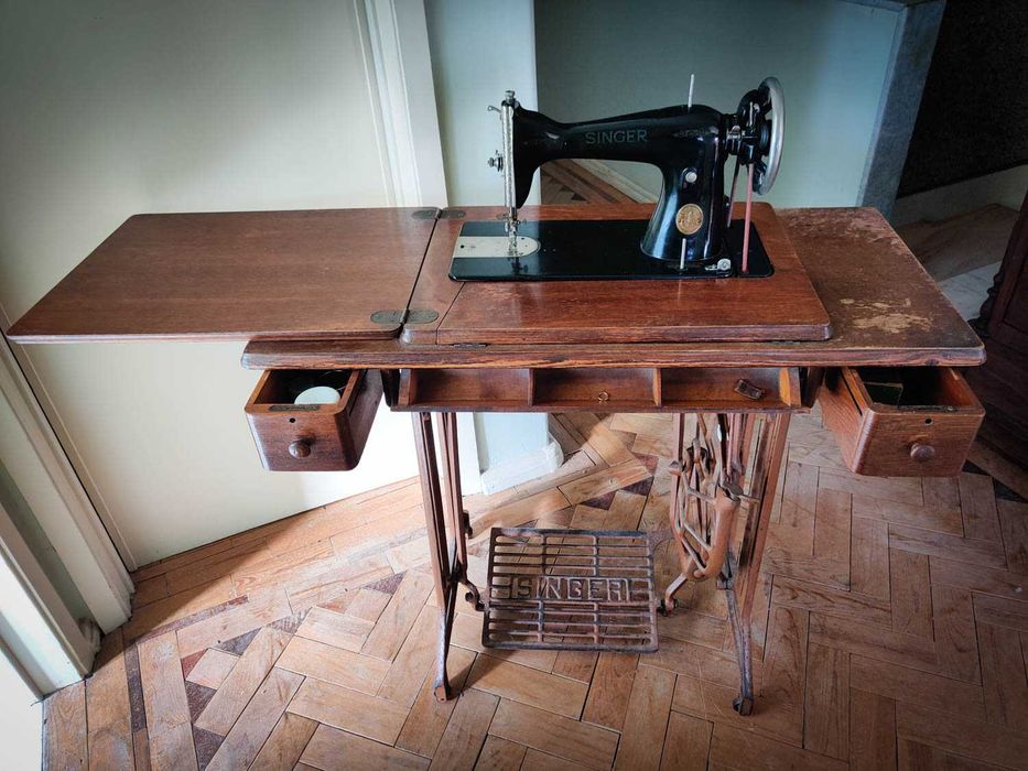 Máquina de Costura Singer nº 15 (Classe 15k80, modelo de 1949)