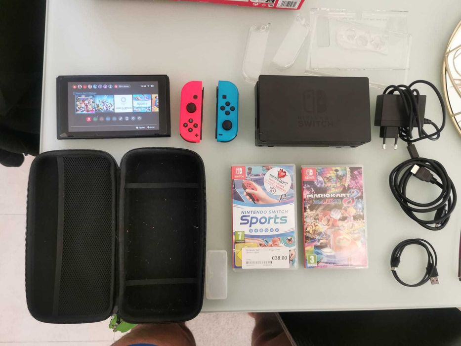 Nintendo Switch completa na caixa com 2 Jogos