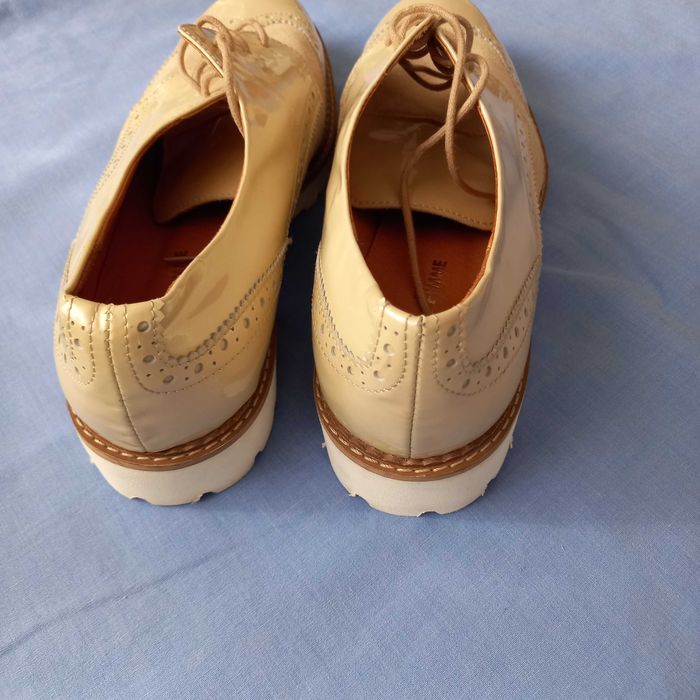 Damskie półbuty SOLO FEMME w rozmiarze 39.