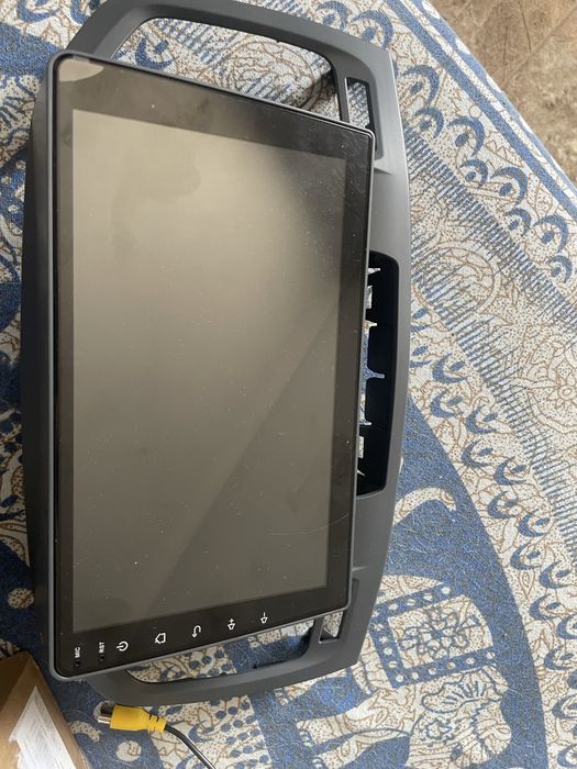 Android Auto / CarPlay, 2GB RAM + 64GB ROM, GPS, câmara traseira, completo , nunca montado.