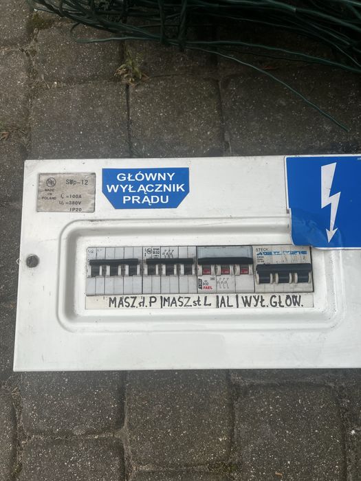 Skrzynka elektryczna metalowa