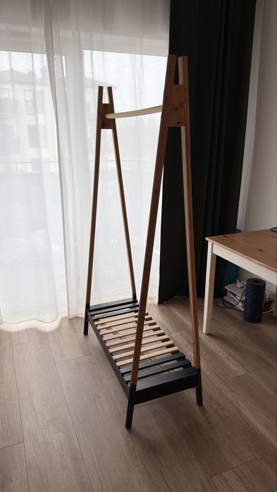 Stojak na ubrania drewniany
