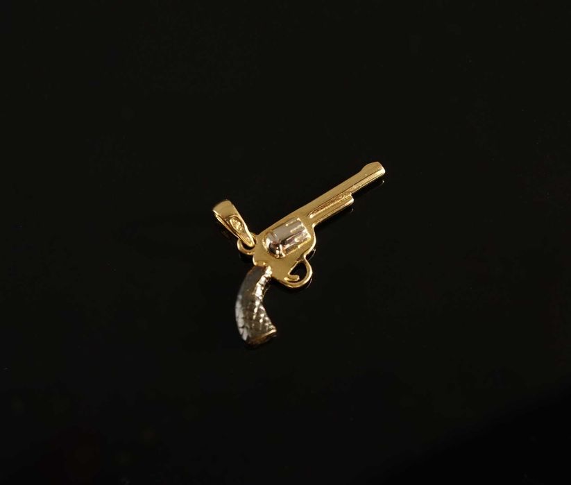 Złoto 585 - złota zawieszka,Pistolet, Rewolwer.
