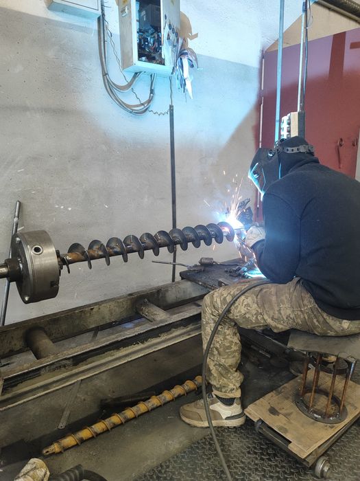 Ремонт шнеків з AgroHelix: якість та економія