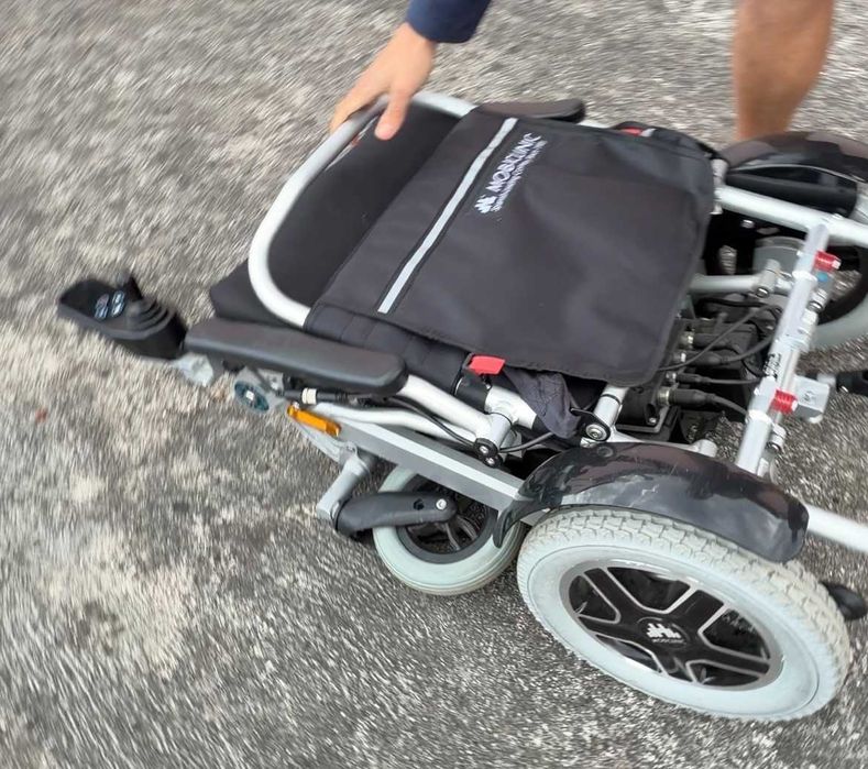 Mobiclinic Electric Chair