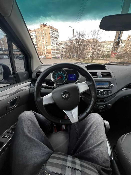 Автомобиль на автомате Шевролет Спарк