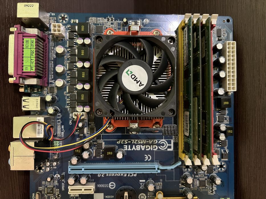 Материньська плата Gigabyte GA-M52L-S3P