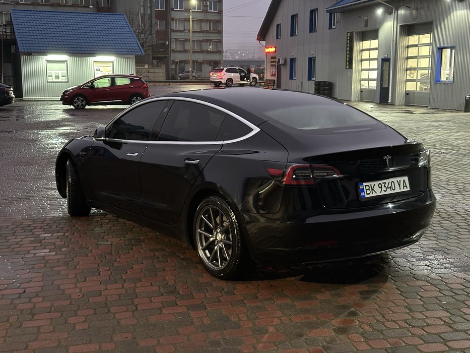 Продам Tesla Model 3 2020р. Standart Plus. Гарний стан