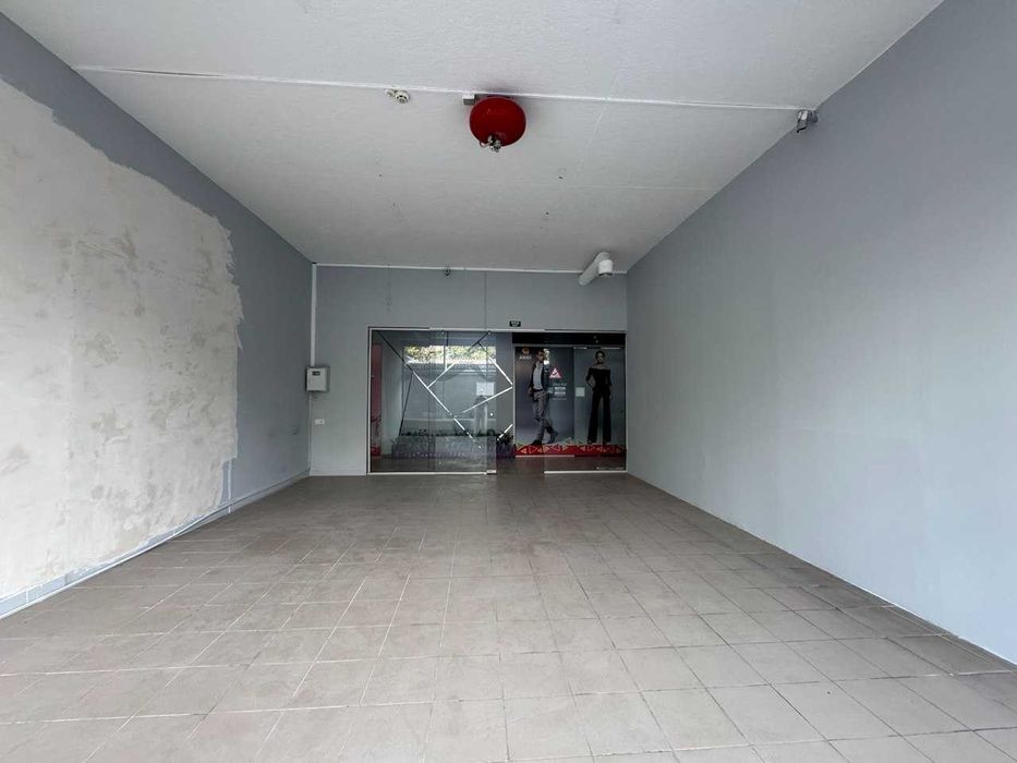 Здається ПРИМІЩЕННЯ 37 кв.м-магазин,салон з мокрою точкою, офіс- ФАСАД