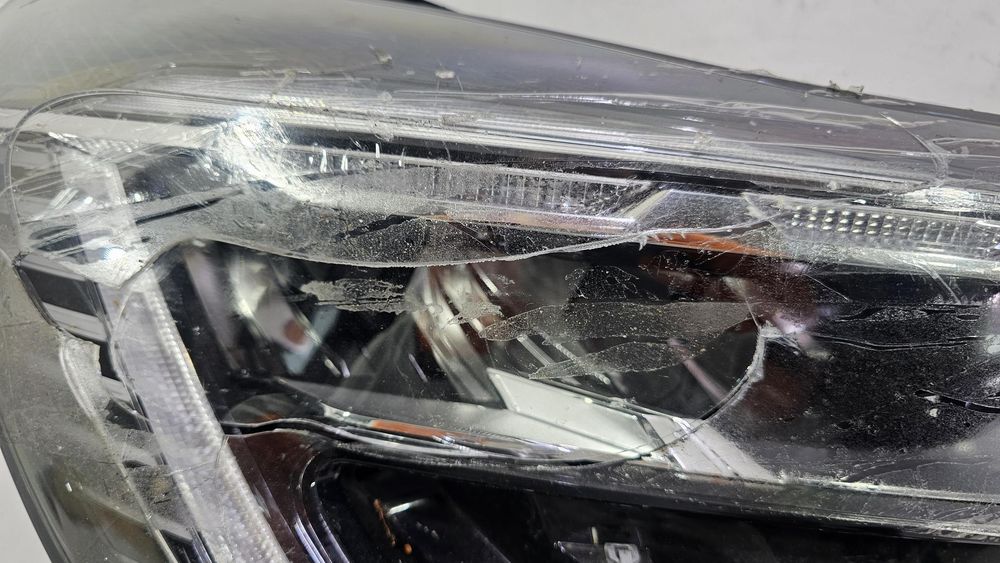 Lampa prawa przód przednia renault captur ii 2019- europa