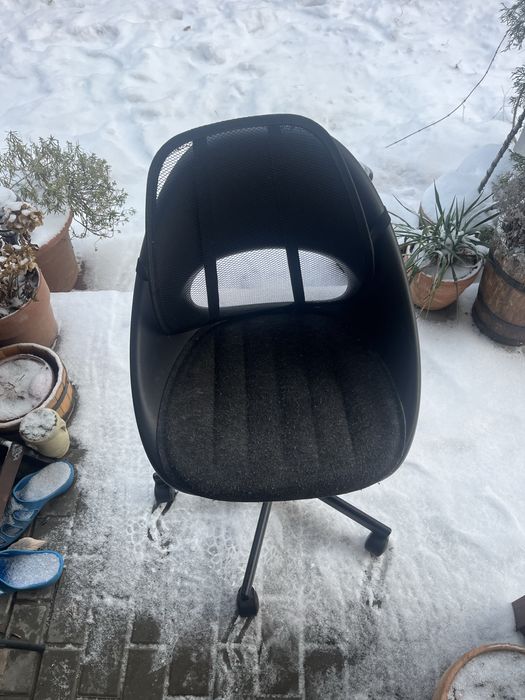 Krzesło obrotowe czarne na kółkach | Regulowana wyskość