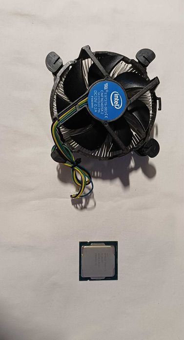 Intel Core i5-10400F (6 rdzeni, 12 wątków, 2.90-4.30 GHz, 12 MB cache)