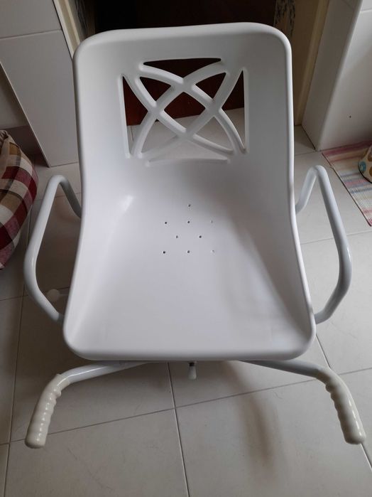 Cadeira de banho rotativa como nova