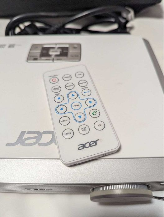 Проектор Acer K330 + 2 пари окулярів 3D