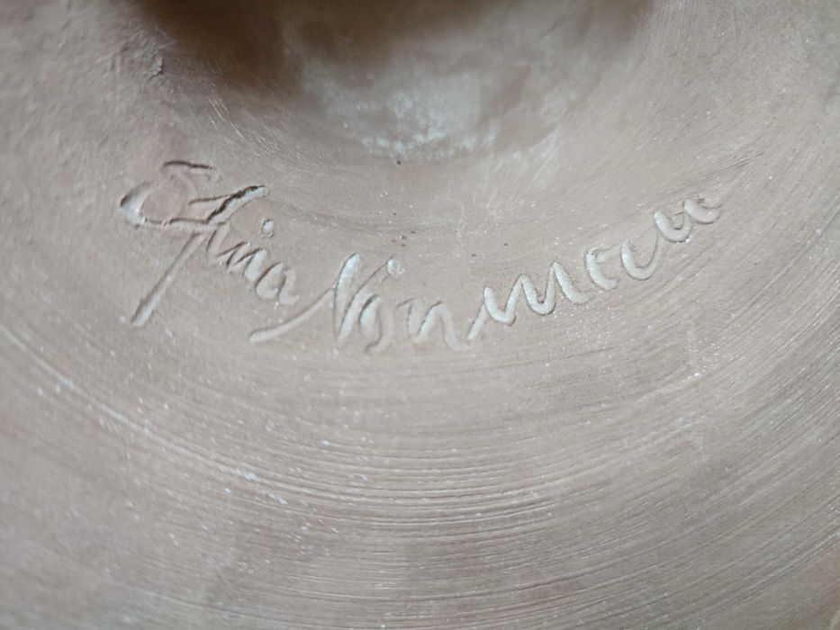 Zawieszka na ścianę: kapelusz z liściem. Rękodzieło, ceramika.