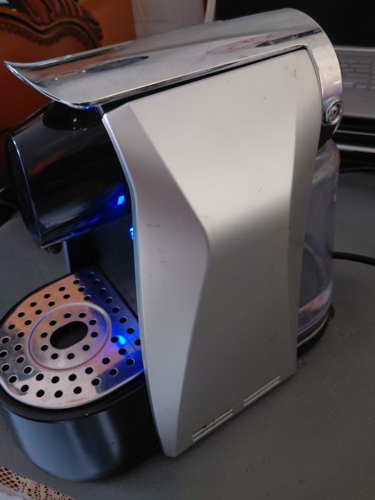 Maquina cafe nespresso impecavel