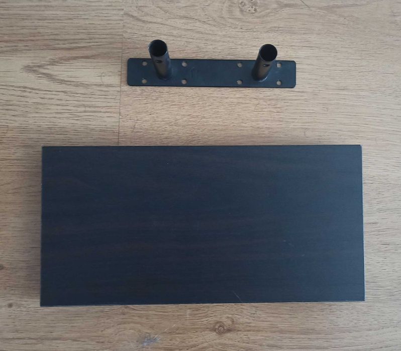 2 estantes de parede preto-castanha Ikea