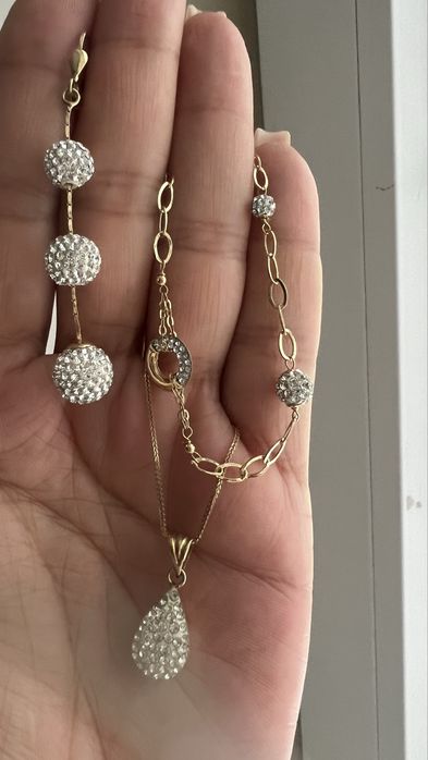 Серьги золото 585 камни Swarovski вес 6,32 длина 7 см