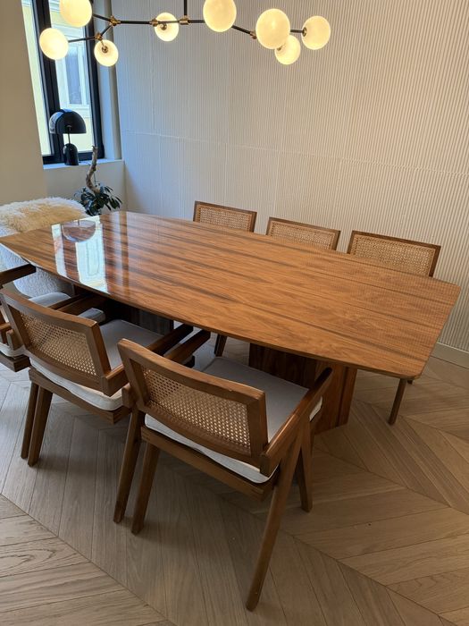 Mesa de madeira maçica