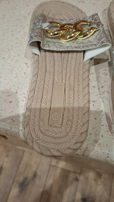 Nowe klapki damskie.