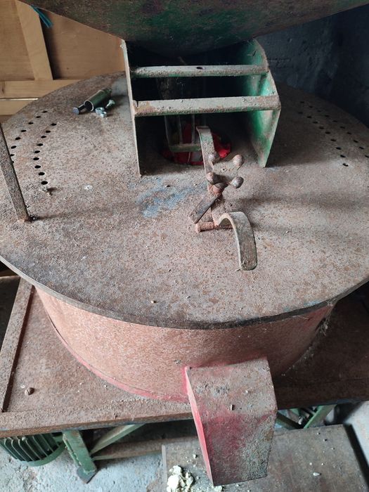 Moinho para moer milho64186936407683123