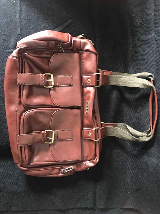 Mala castanha _Parfois_ muito prática e pouco usada