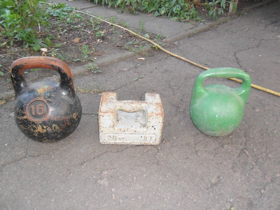 Продам гири 20 кг, 24 кг - чугунные, производство СССР