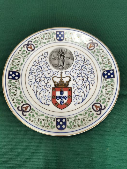 Conjunto de 3 pratos da família real Portuguesa