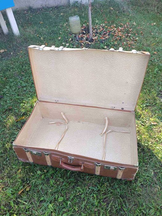 Чемодан вінтажний