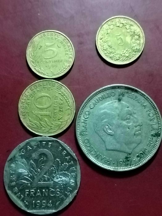 5 cêntimos França 1966. Moeda rara entre outras moedas