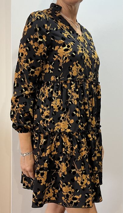 Vestido preto e dourado com forro M