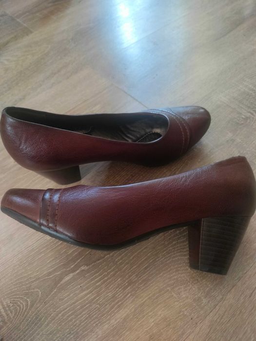 Brązowe buty damskie na obcasie NOWE