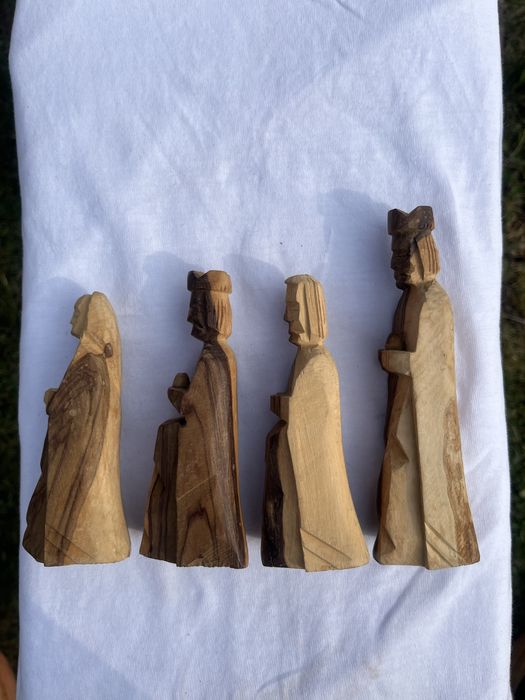 Drewniane figurki królowie