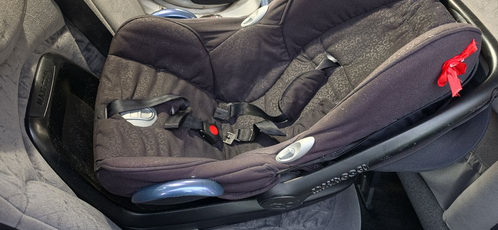 Sprzedam używane nosidełko Maxi-Cosi z bazą 2wayFix ISOFIX