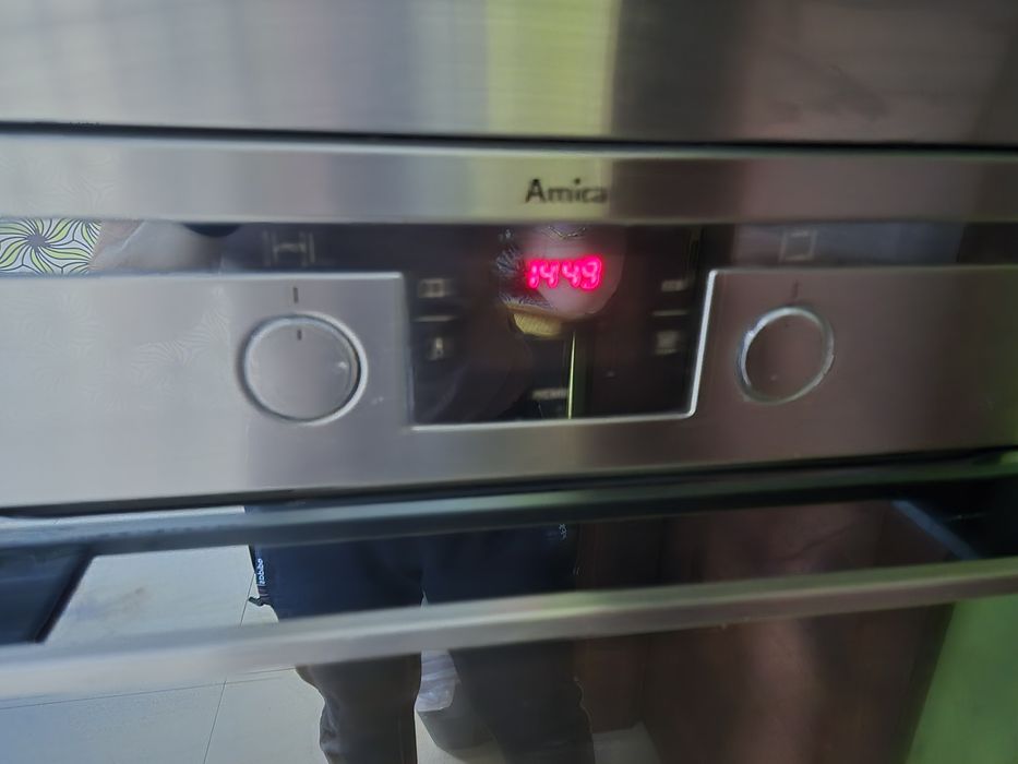 Zestaw mebli kuchennych z sprzętem