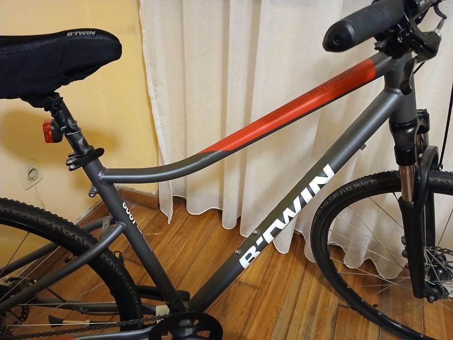 Bicicleta BTwin com capacete