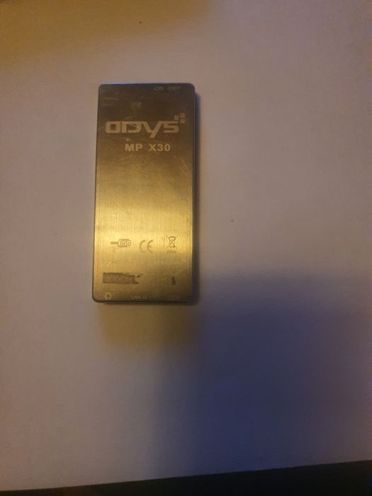 MP 4 używane z kablem do ładowania