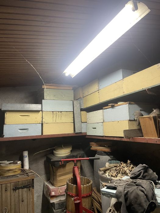 Material Completo de Apicultura – Centrífuga, Bancada, Colmeias, Fatos e Acessórios