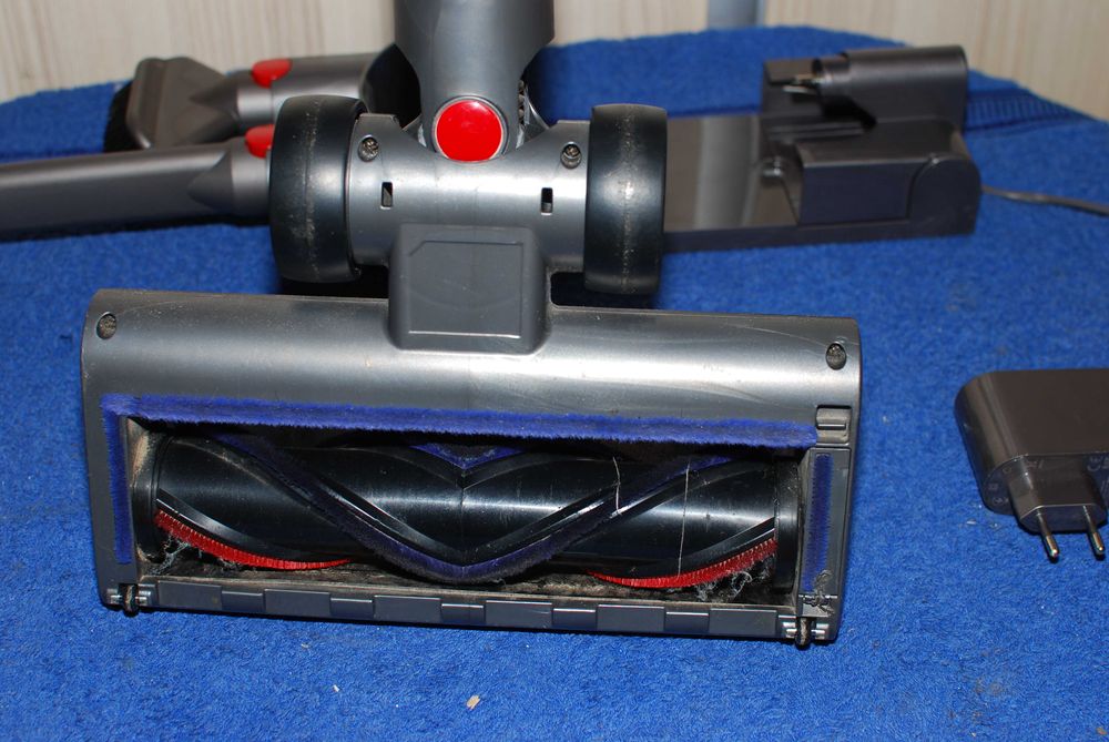 Odkurzacz Dyson V7 Motorhead sprawny z osprzętem .