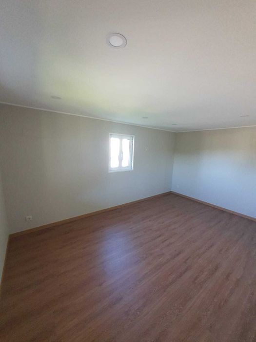 Moradia 4 Frentes Térrea T2 com Garagem Fechada