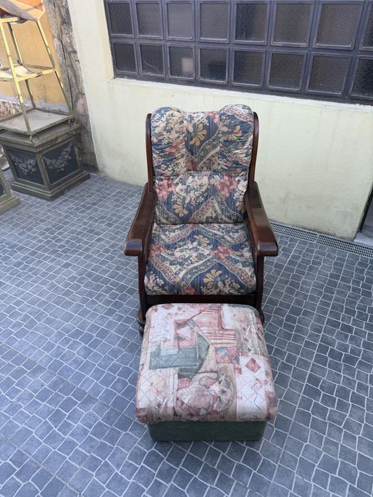 Cadeirão Estofado com Puff de Apoio para os Pés – 2 Unidades