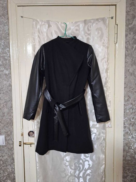 Пальто жіноче зі вставками із еко - шкіри