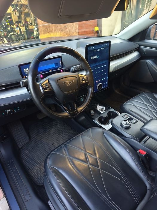 Ford Mustang mach-e4 (tesla model y, id4)