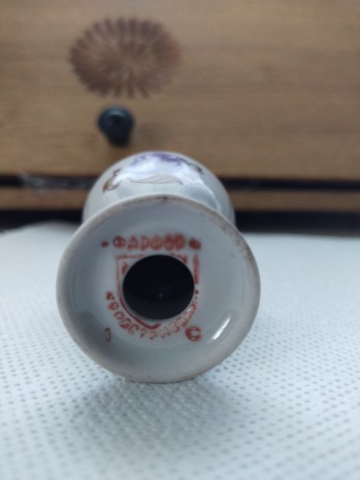 Фарфорова сільничка