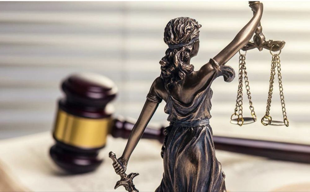 Репетитор з права викладач з право правознавства вчитель юриспруденція