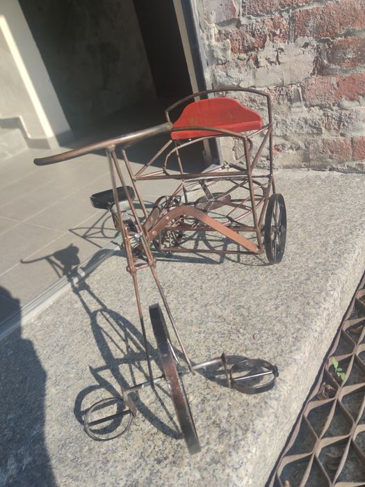 Metalowy kwietnik rowerek