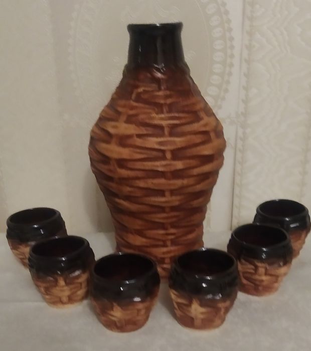 Кувшин с рюмками